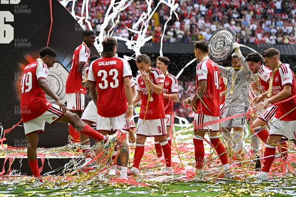160826 - Arsenal v Manchester City - FA Community Shield - Arsenal players celebrates at full time