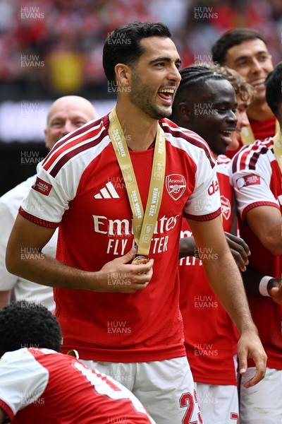 160826 - Arsenal v Manchester City - FA Community Shield - Mikel Merino of Arsenal celebrates at full time