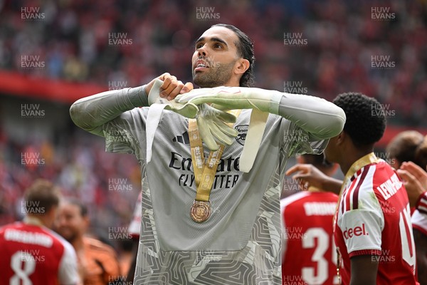 160826 - Arsenal v Manchester City - FA Community Shield - David Raya of Arsenal celebrates at full time