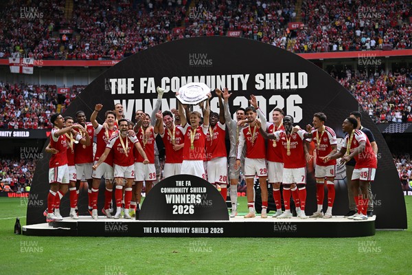 160826 - Arsenal v Manchester City - FA Community Shield - Arsenal players lift the community shield