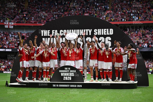 160826 - Arsenal v Manchester City - FA Community Shield - Arsenal players lift the community shield