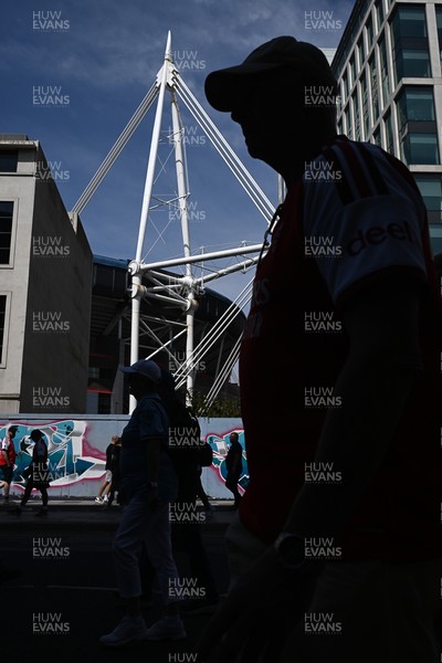 160826 - Arsenal v Manchester City - FA Community Shield - Fans outside the stadium before the match