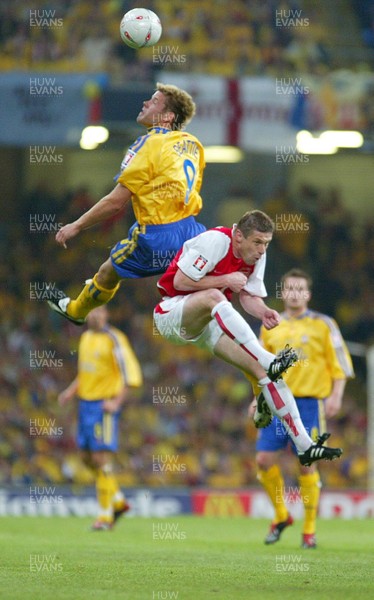 170503 - Arsenal v Southampton - FA Cup Final - Southampton's James Beattie outjumps Oleg Luzhny