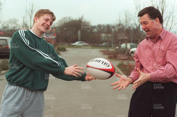 150296 -  Rugby players Arwel Thomas (left) and Barry John in Cardiff