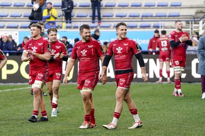 130124 - ASM Clermont Auvergne v Scarlets - EPCR Challenge Cup - Kieran Hardy of Scarlets