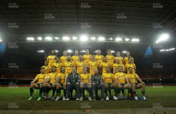 291113 - Australia Captains Run Training - Australia Team Picture  