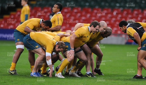 27.11.09 - Australia Rugby Training - Ben Alexander, Stephen Moore and Benn Robinson during training. 