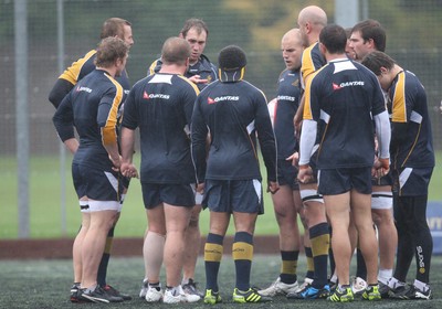 04.11.10..Australia Rugby Training session, University Playing Field, Treforest-  Australia's Rocky Elsom discusses tactics with teammates during a wet training session at Treforest near Cardiff 