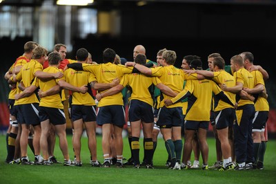 05.11.10 - Australia Rugby Captains Run - Australia huddle during training. 