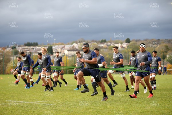 061118 - Australia Rugby Training - Sekope Kepu during training