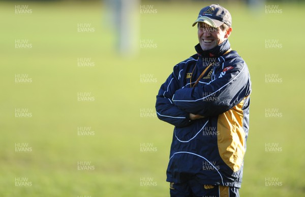 25.11.08 - Australia Rugby Training - Australia Head Coach, Robbie Deans during training 