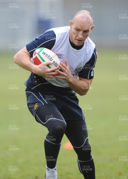 27.11.08 - Australia Rugby Training - Stirling Mortlock in action during training 