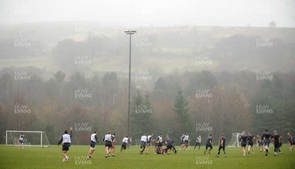 27.11.08 - Australia Rugby Training - Australia team train at Treforest playing fields 