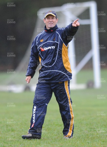 27.11.08 - Australia Rugby Training - Australia Coach, Robbie Deans during training 