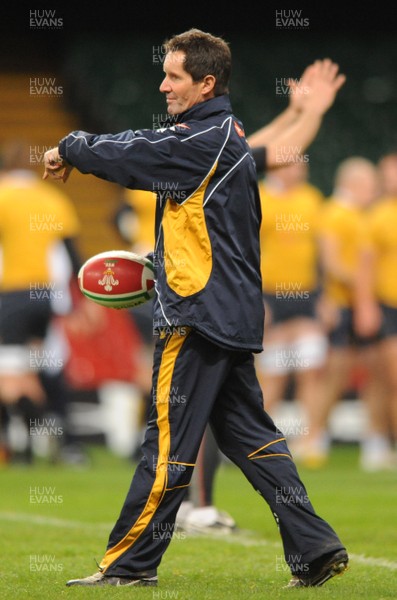 28.11.08 - Australia Rugby Training - Coach, Robbie Deans during training 