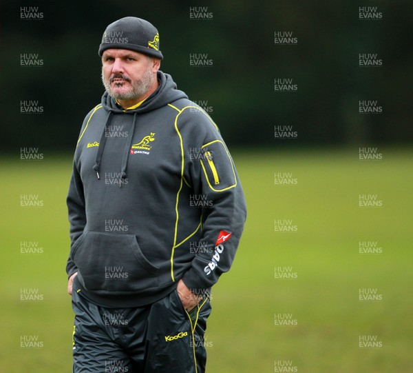 281113 - Australia Rugby Training - Head Coach Ewen McKenzie 