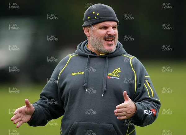 281113 - Australia Rugby Training - Head Coach Ewen McKenzie 