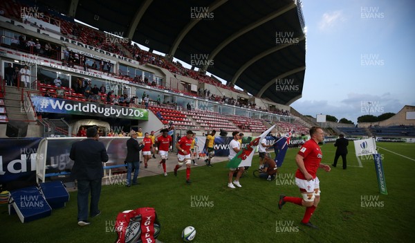300518 - Australia U20 v Wales U20, World Rugby U20 Championship 2018 Pool A, France - Tommy Reffell of Wales leads the team out at the start of the match