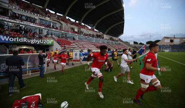 300518 - Australia U20 v Wales U20, World Rugby U20 Championship 2018 Pool A, France - Max Williams of Wales and Taine Basham of Wales run out as the team take to the pitch out at the start of the match