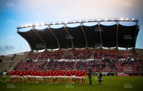300518 - Australia U20 v Wales U20, World Rugby U20 Championship 2018 Pool A, France - The Wales U20 team line up for the anthems at the start of the match