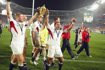 221103 - Australia v England - Rugby World Cup Final - England's Ben Cohen and Jason Robinson with the trophy