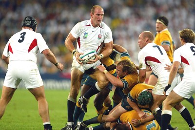 221103 - Australia v England - Rugby World Cup Final - England's Lawrence Dallaglio looks for a gap