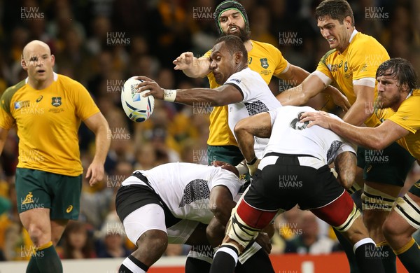 230915 - Australia v Fiji, Rugby World Cup 2015 - Leone Nakarawa of Fiji makes the ball available as Scott Fardy of Australia closes in