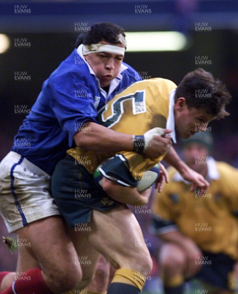 061199 - Australia v France - Rugby World Cup Final -  Matt Burke of Australia is tackled by Abdelatif Benazzi