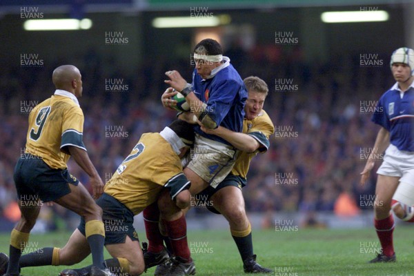 061199 - Australia v France - Rugby World Cup Final -  Abdelatif Benazzi of France is tackled by Michael Foley and Andrew Blades (rt)