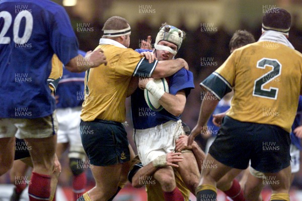 061199 - Australia v France - Rugby World Cup Final -  Olivier Magne of France is tackled by Richard Harry