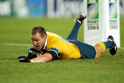 151103 - Australia v New Zealand - Rugby World Cup Semi Final - Australia's Stirling Mortlock dives in for his try