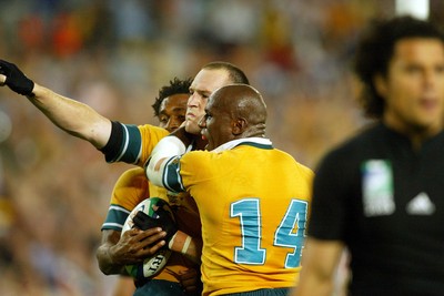 151103 - Australia v New Zealand - Rugby World Cup Semi Final - Australia's Stirling Mortlock salutes his try