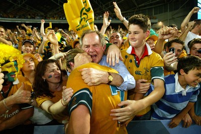 151103 - Australia v New Zealand - Rugby World Cup Semi Final - Austrlia's Phil Waugh is mobbed by the Sydney crowd