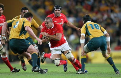 02.06.07 AUSTRALIA v WALES, 2nd Test ,Brisbane. Wales Gavin Thomas tries to find some space. 