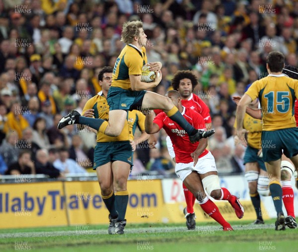 02.06.07 AUSTRALIA v WALES, 2nd Test ,Brisbane. Australia's Drew Mitchell takes high ball ahead of Gavin Thomas 