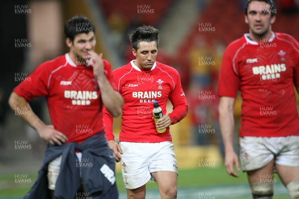 02.06.07 AUSTRALIA v WALES, 2nd Test ,Brisbane. Gavin Henson(centre) at the end of the game. 
