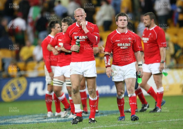 02.06.07 AUSTRALIA v WALES, 2nd Test ,Brisbane. Gareth Thomas leads the team off at the end of the game. 