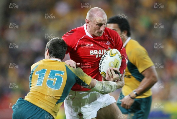 02.06.07 AUSTRALIA v WALES, 2nd Test ,Brisbane. Wales Gareth Thomas is tackled by Julian Huxley 