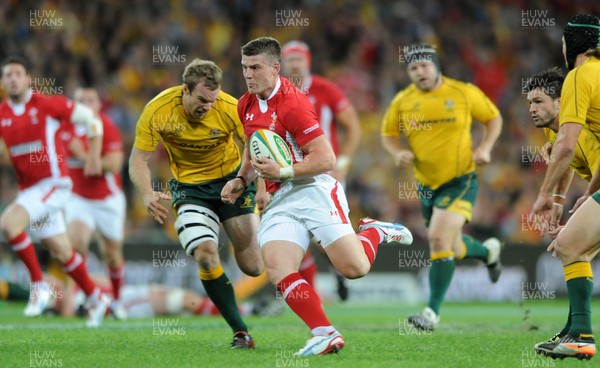 090612 - Australia v Wales - Castrol EDGE Series -Scott Williams of Wales gets into space