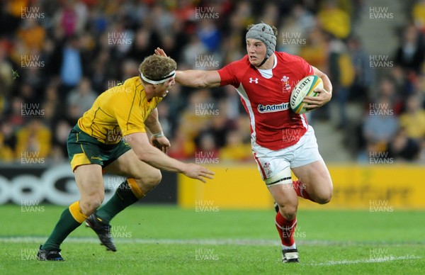 090612 - Australia v Wales - Castrol EDGE Series -Jonathan Davies of Wales takes on David Pocock of Australia