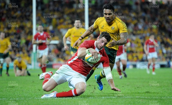 090612 - Australia v Wales - Castrol EDGE Series -Alex Cuthbert of Wales scores try