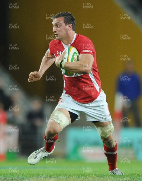 090612 - Australia v Wales - Castrol EDGE Series -Sam Warburton of Wales