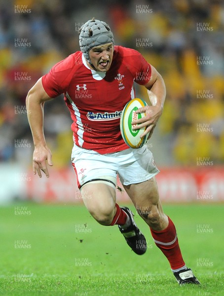 090612 - Australia v Wales - Castrol EDGE Series -Jonathan Davies of Wales