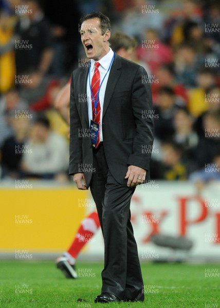 090612 - Australia v Wales - Castrol EDGE Series -Wales coach Rob Howley