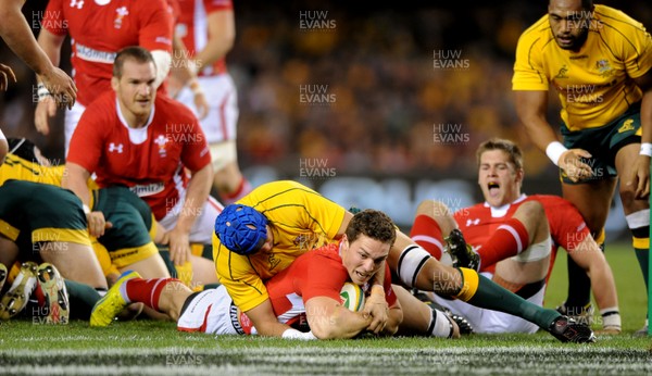 160612 - Australia v Wales - Castrol EDGE Series -George North of Wales scores try