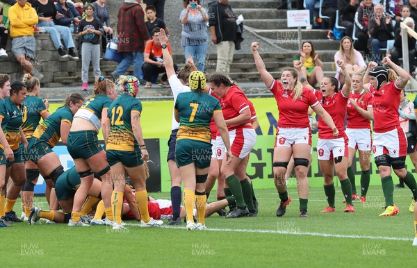221022 - Australia v Wales, Women’s Rugby World Cup, Pool A - Wales celebrate after Sioned Harries scores try