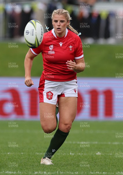221022 - Australia v Wales, Women’s Rugby World Cup, Pool A - Carys Williams-Morris of Wales