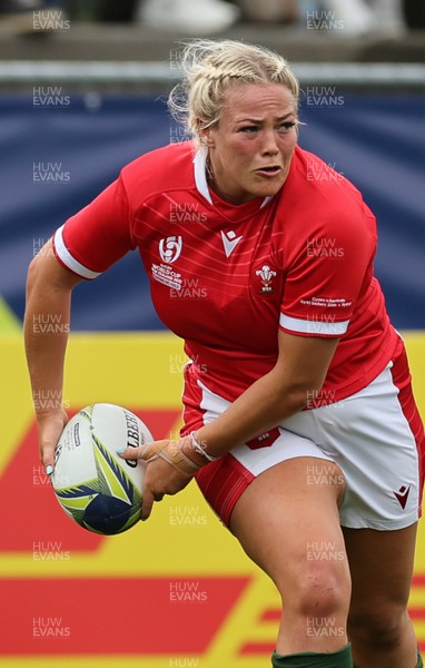 221022 - Australia v Wales, Women’s Rugby World Cup, Pool A - Kelsey Jones of Wales