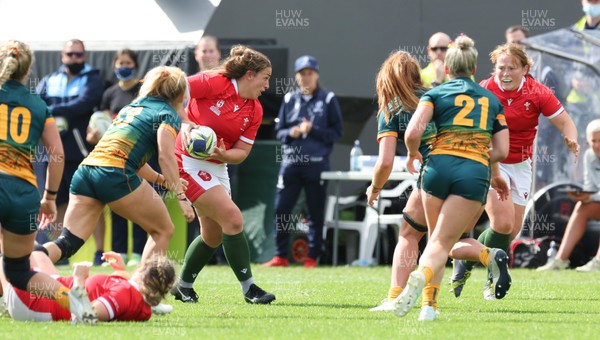 221022 - Australia v Wales, Women’s Rugby World Cup, Pool A - Siwan Lillicrap of Wales feeds the ball out