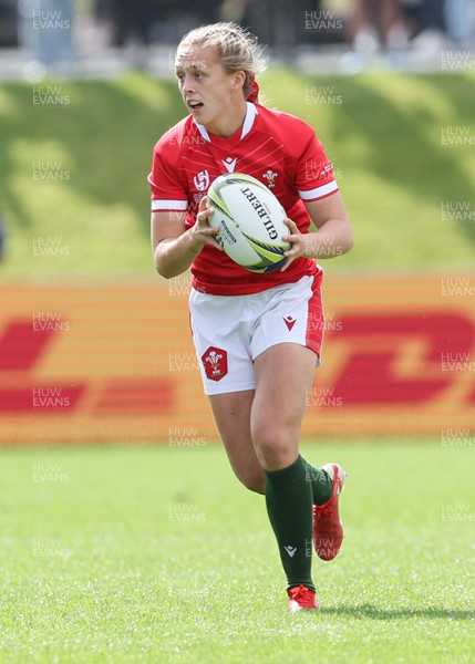 221022 - Australia v Wales, Women’s Rugby World Cup, Pool A - Hannah Jones of Wales